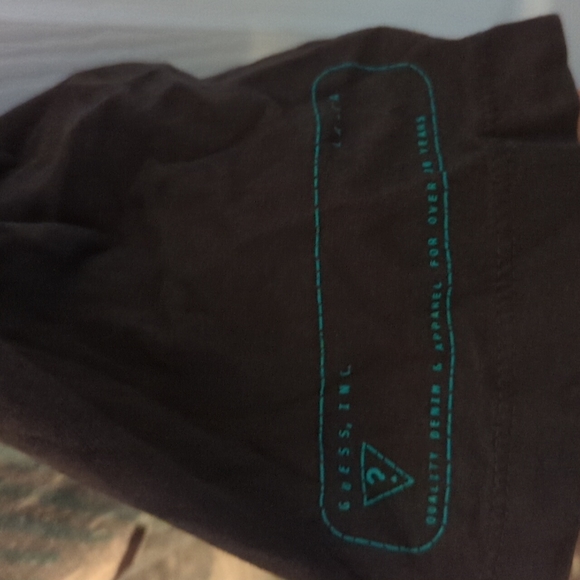 Guess T-Shirt - Picture 3 of 3